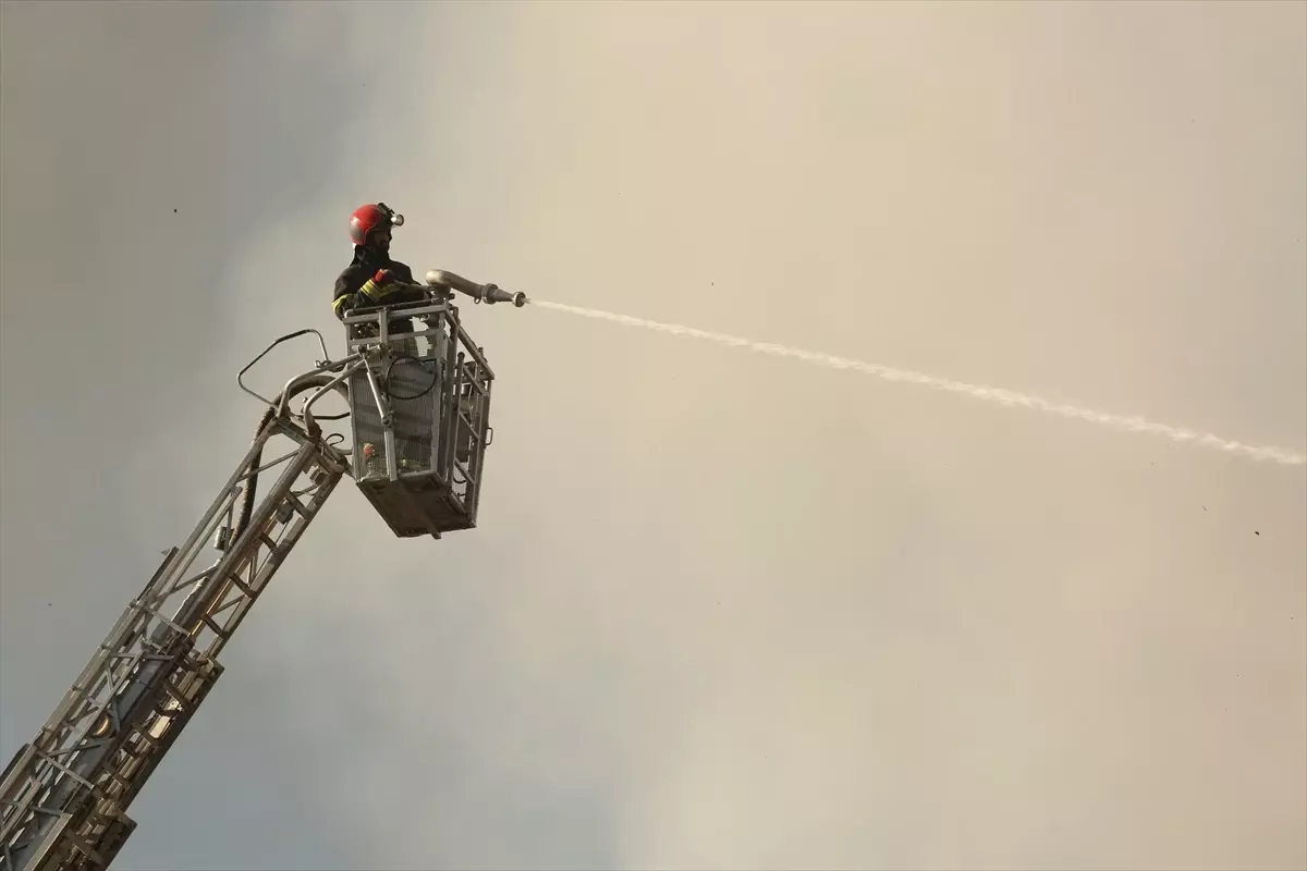 Erbil\'de Fabrikada Yangın, Okullar Tatil