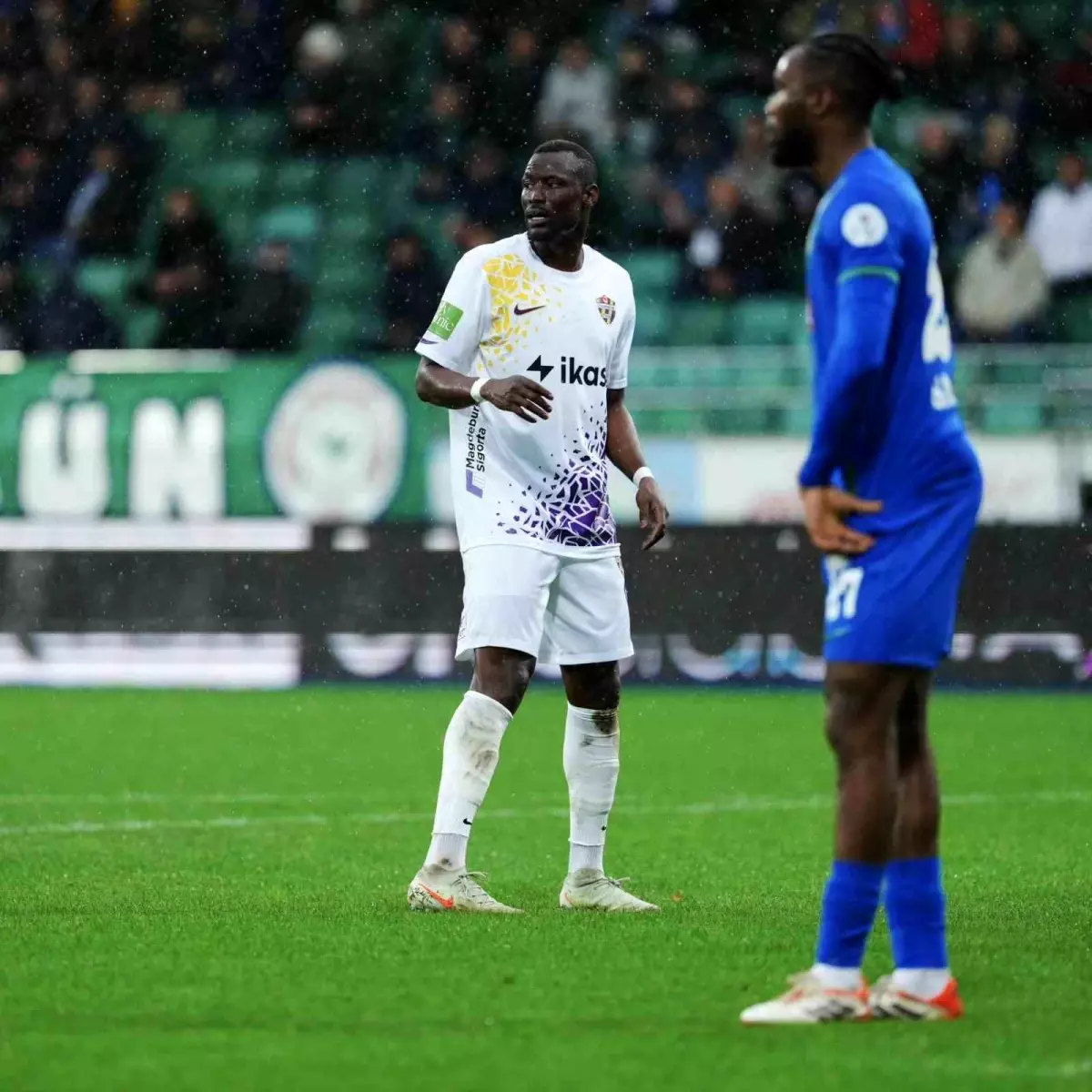 Eyüpspor\'dan Mame Thiam ile Ayrılık