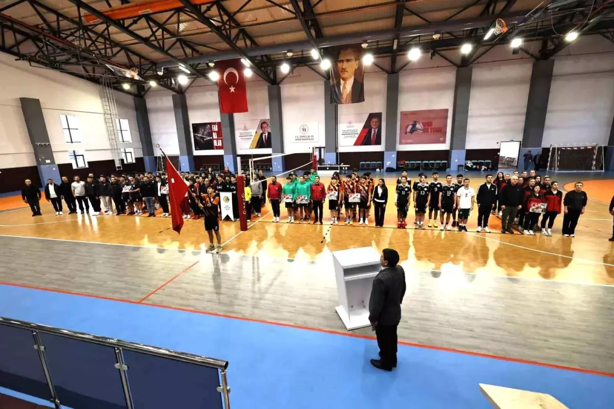 Manisa\'da Voleybol Gençler (A) Grup Müsabakaları Başladı