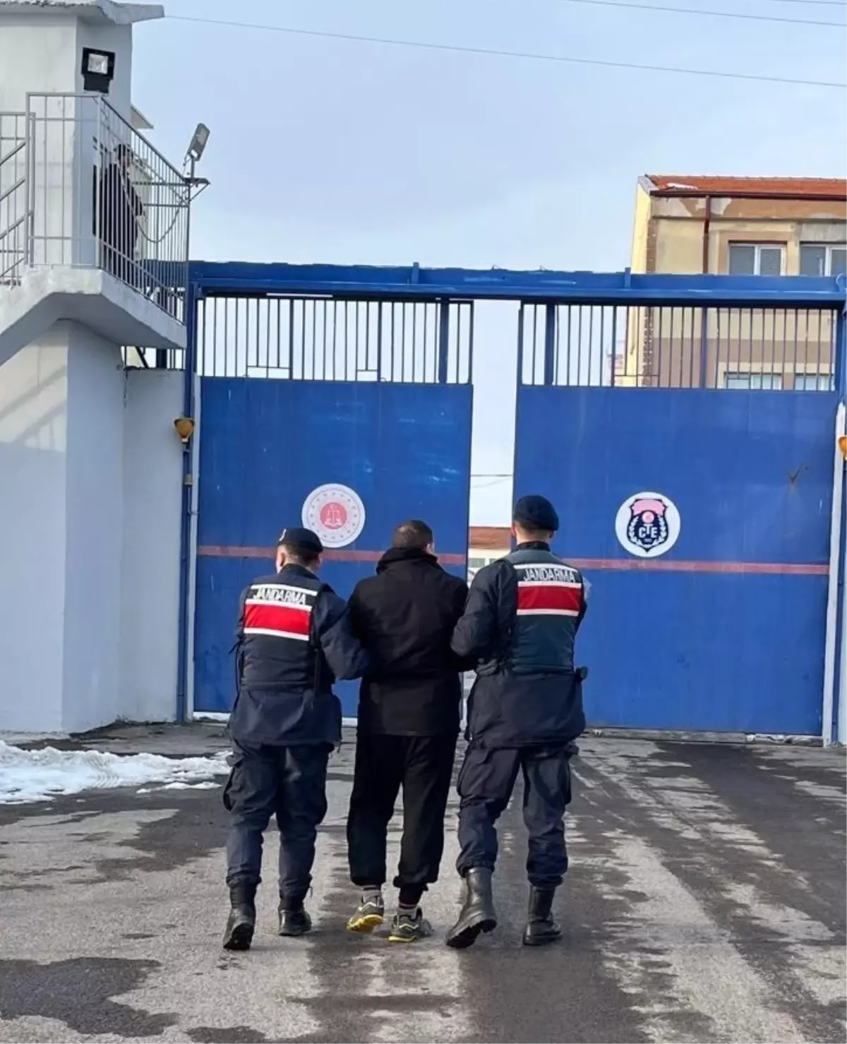 Sahte Kimlik ile Yakalandı