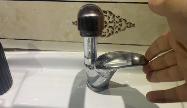 Günlerdir suların kesik olduğu ilde marketlerde içme suları tükendi Günlerdir suların kesik olduğu ilde marketlerde içme suları tükendi