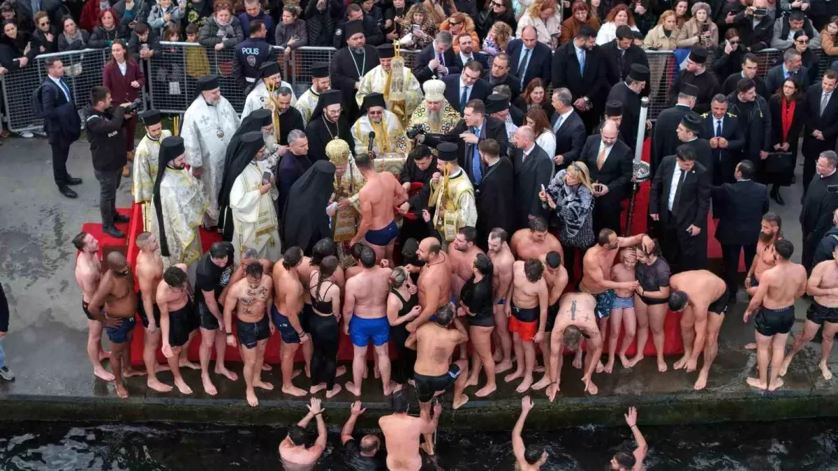 Haliç\'te Haç Çıkarma Töreni