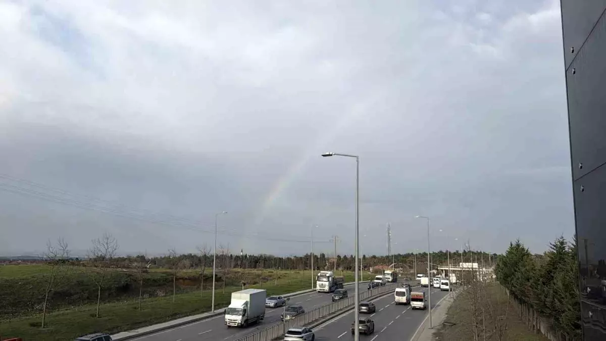 İstanbul\'da Gökkuşağı Görsel Şölen Yarattı