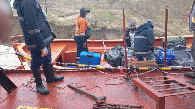 Karadeniz'de sürüklenen Türk gemisi karaya oturdu
