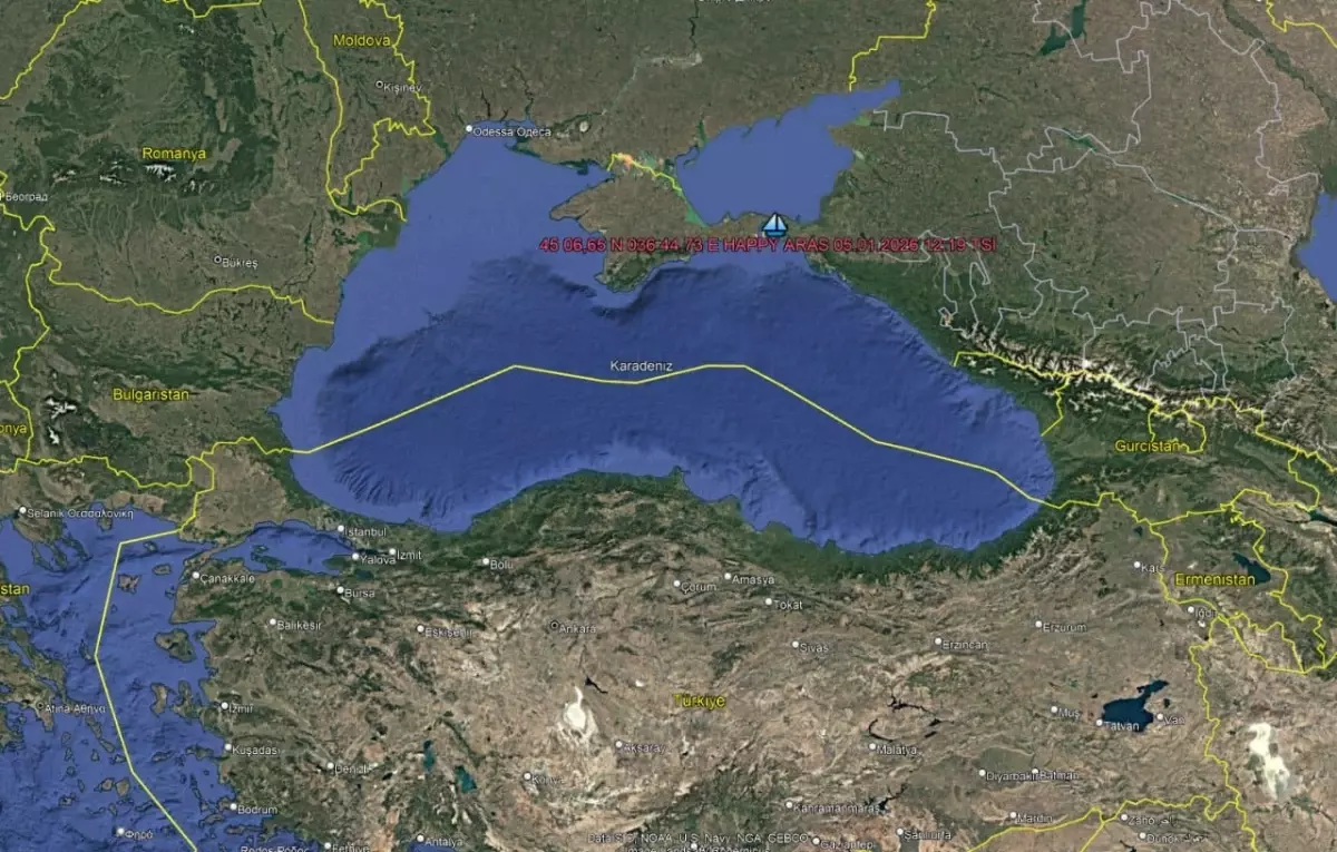 Karadeniz\'de sürüklenen Türk gemisi karaya oturdu