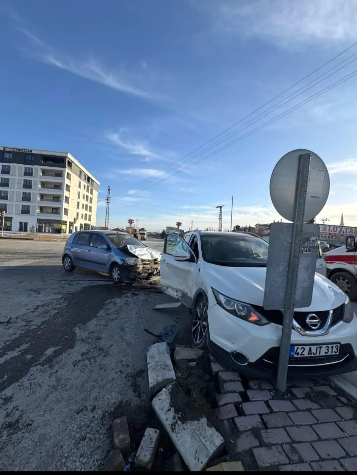 Karapınar\'da Trafik Kazası: 3 Yaralı