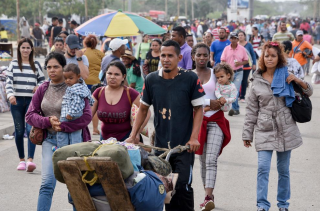 Kolombiya, Venezuela'dan mülteci akınına hazırlanıyor! Sınıra binlerce asker sevk edildi