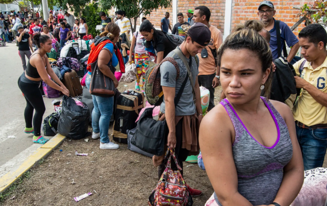 Kolombiya, Venezuela'dan mülteci akınına hazırlanıyor! Sınıra binlerce asker sevk edildi