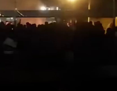 Komşuda tuhaf işler oluyor! Musk'ın sözünü slogan olarak haykırdılar Komşuda tuhaf işler oluyor! Musk'ın sözünü slogan olarak haykırdılar