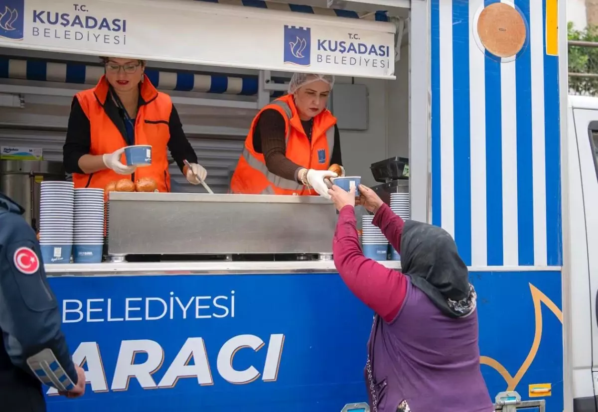 Kuşadası Belediyesi\'nin sıcak çorba ikramı başladı