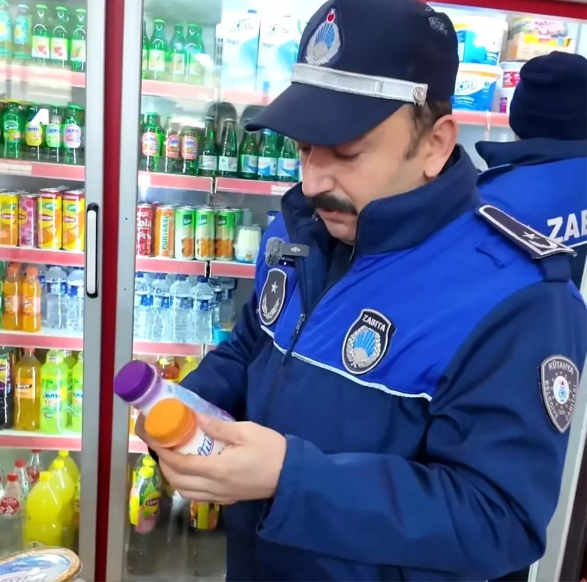 Kütahya Belediyesi Zabıta ekipleri, okul çevrelerinde denetimlerini sürdürüyor