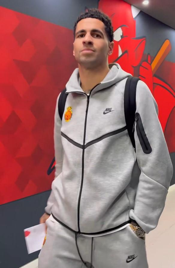 Maduro'nun satış rekoru kıran eşofmanını dünyaca ünlü futbol takımının oyuncuları da giydi