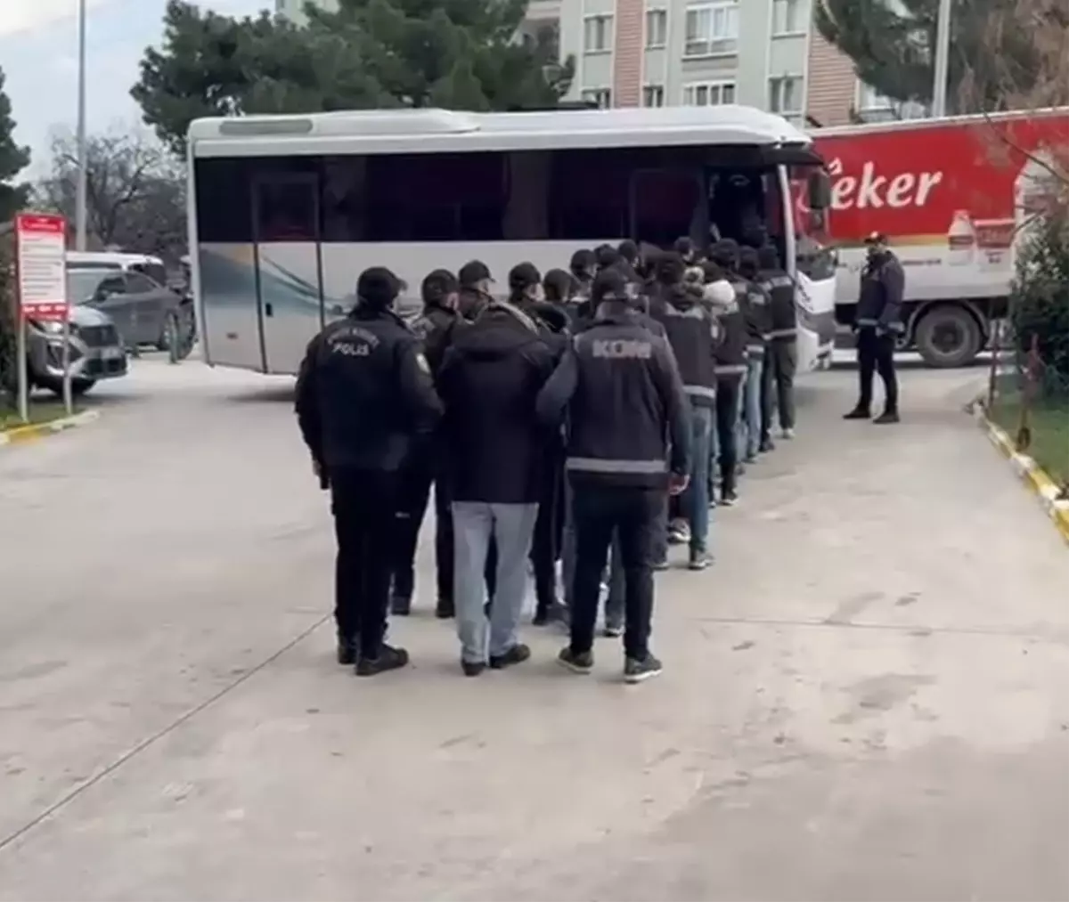 Manisa\'da Dolandırıcılık Operasyonu: 15 Gözaltı
