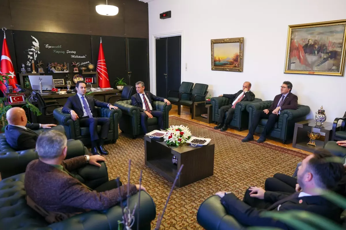 Özgür Özel ve Cenk Küpeli Buluştu