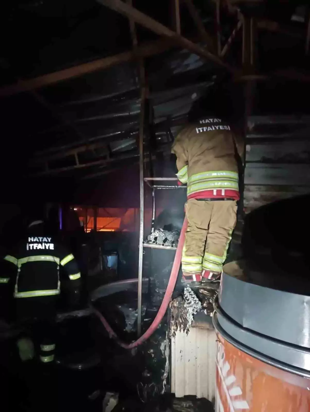 Samandağ\'da odunluk yangını