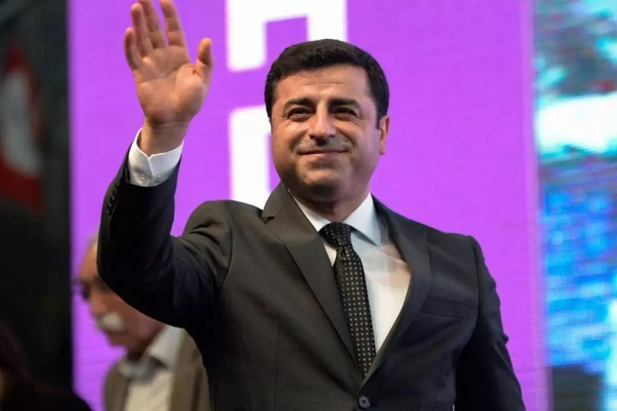 Selahattin Demirtaş\'a "Cumhurbaşkanına hakaret" suçundan hapis cezası