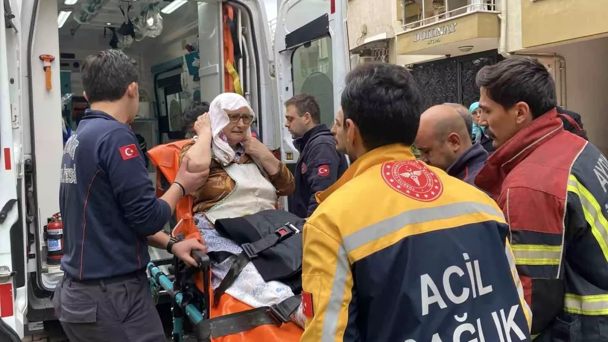 Taziye evine yemek yaparken evini yakıyordu