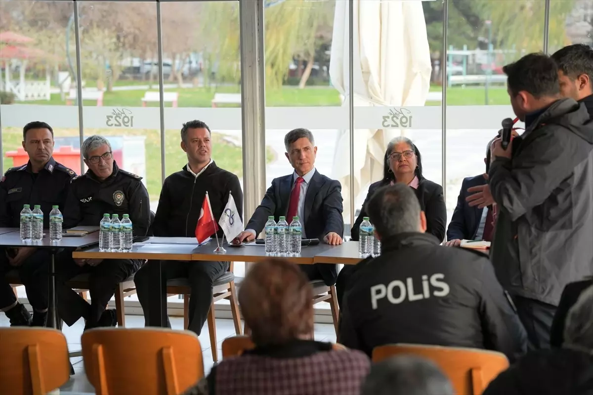 Çorlu\'da Halk Toplantısı ve Voleybol Zaferi