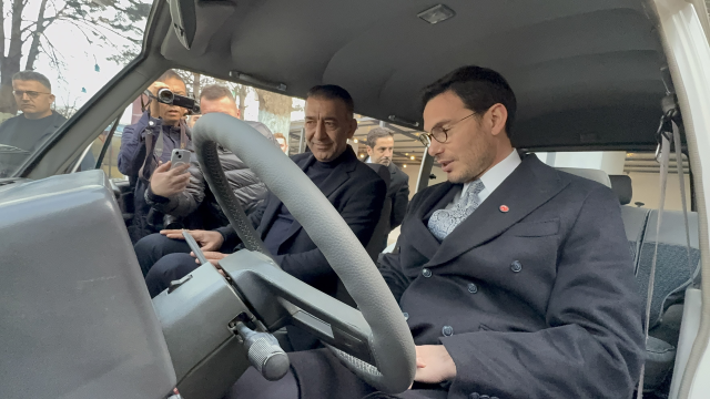 Tesadüfen görüp satın almıştı! 'Süper Vali'nin makam aracı 45 yıl sonra yollara döndü Tesadüfen görüp satın almıştı! 'Süper Vali'nin makam aracı 45 yıl sonra yollara döndü