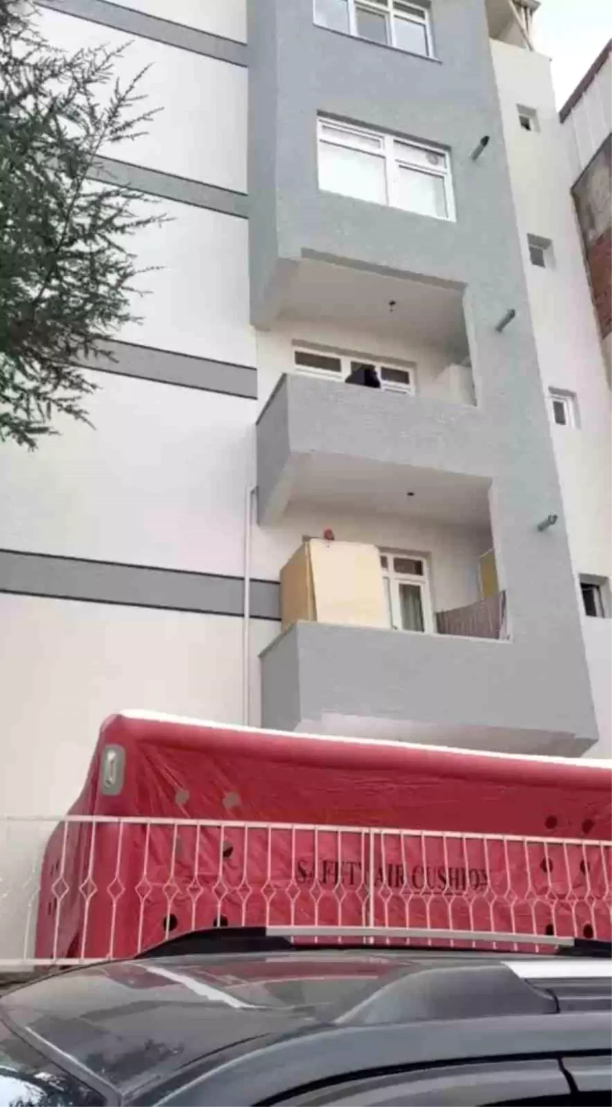 Firari zanlı Bursa\'yı birbirine kattı, polise direndi, kız kardeşini yaraladı