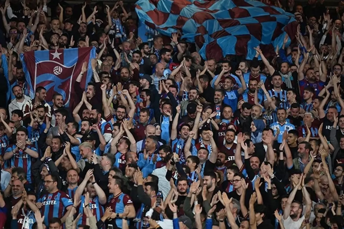 Trabzonspor taraftarı 4-1\'in faturasını o isme kesti