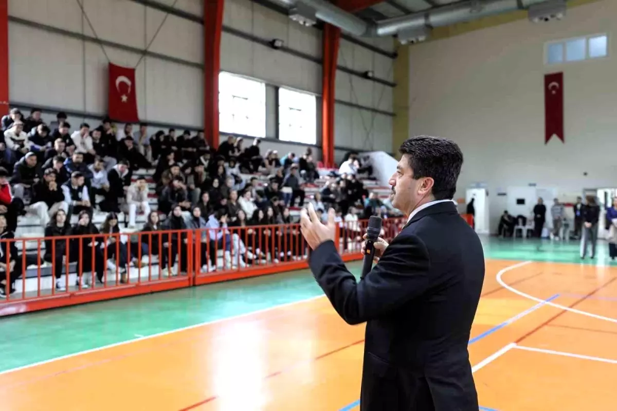 SUBÜ\'den Başarılı Sporlara Plaket