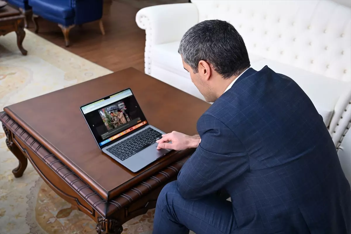 Vali Aktaş, \'Yılın Kareleri\' Oylamasına Katıldı