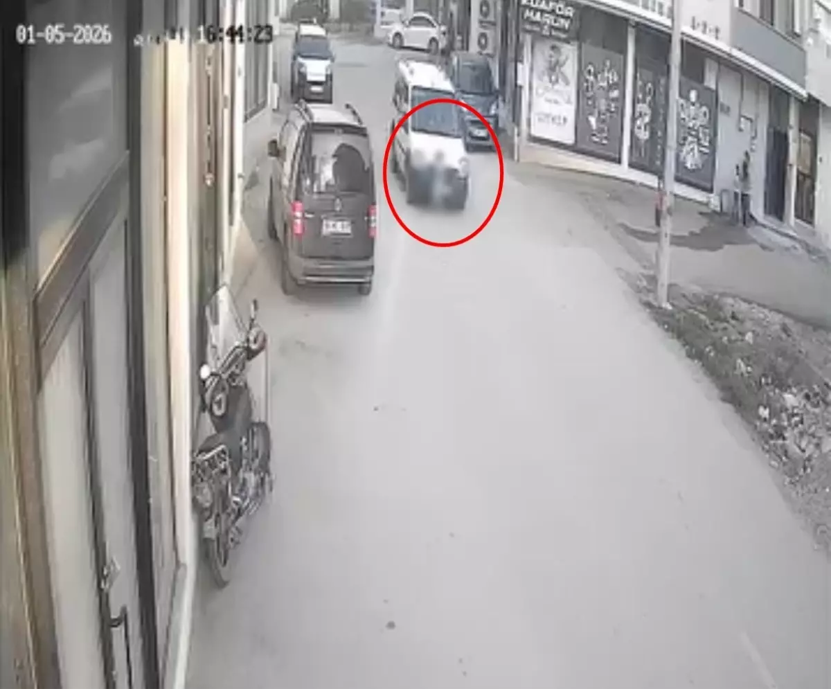 Bursa\'da Trafik Kazası: 2 Yaşındaki Çocuk Hafif Yaralı