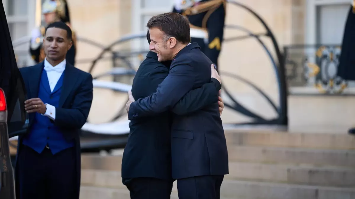 Zelenskiy ve Macron Paris\'te Görüştü