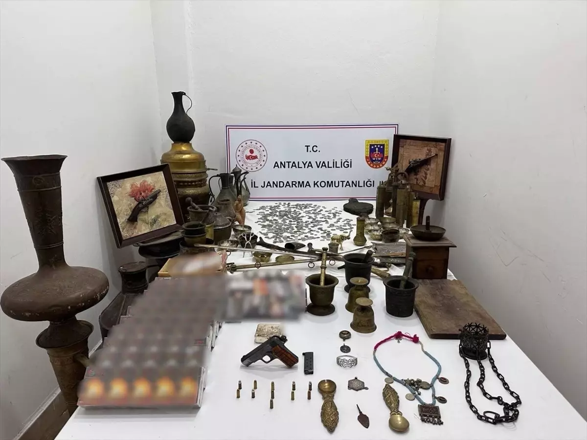 Antalya\'da Tarihi Eser Kaçakçılığına Operasyon