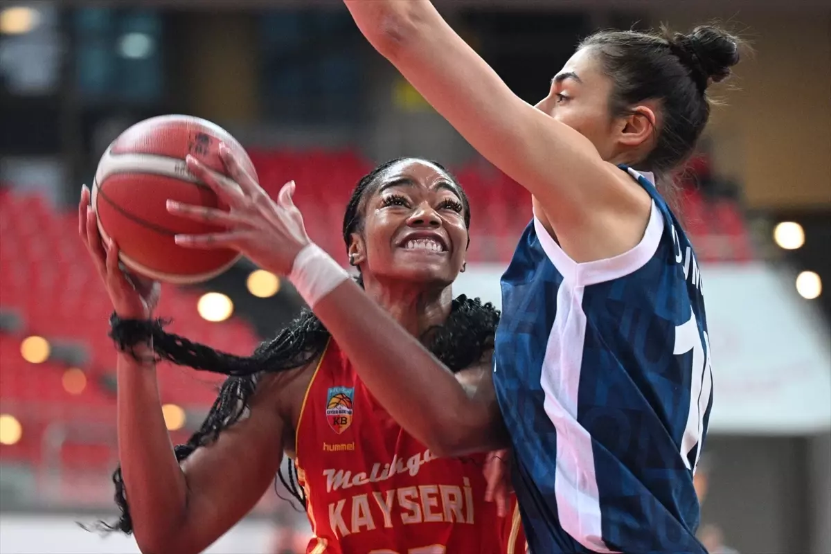 Emlak Konut Dörtlü Final\'e Yükseldi