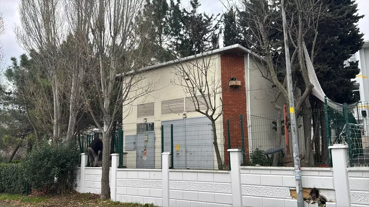 Büyükçekmece\'de Trafo Patladı, 2 İşçi Yaralandı