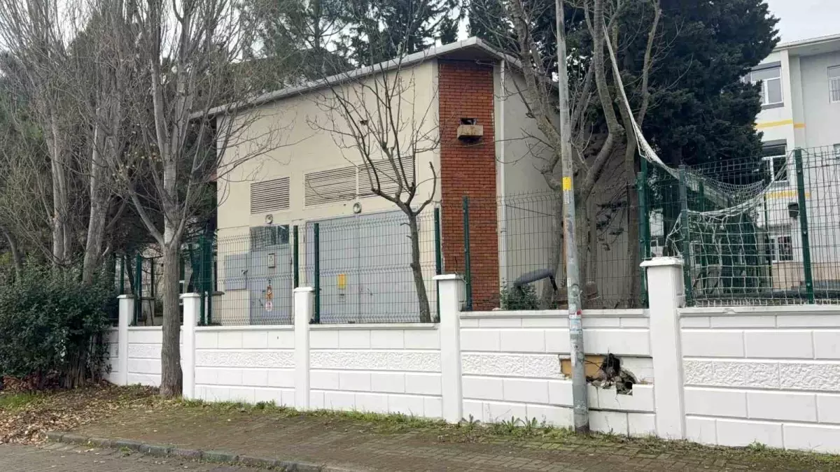 Büyükçekmece\'de Trafo Patladı, 2 İşçi Yaralandı