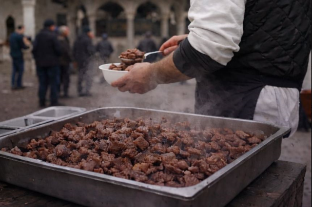 Cuma namazı çıkışı cemaate domuz kavurması yediren şahısla ilgili bomba iddia