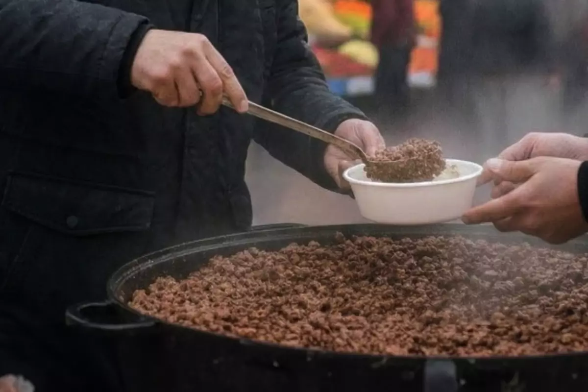 Cuma namazı çıkışı cemaate domuz kavurması yediren şahısla ilgili bomba iddia