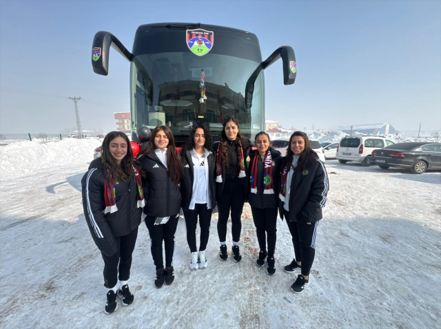 Cumhurbaşkanı Erdoğan'dan Yüksekovaspor Kadın Futbol Takımı'na büyük jest