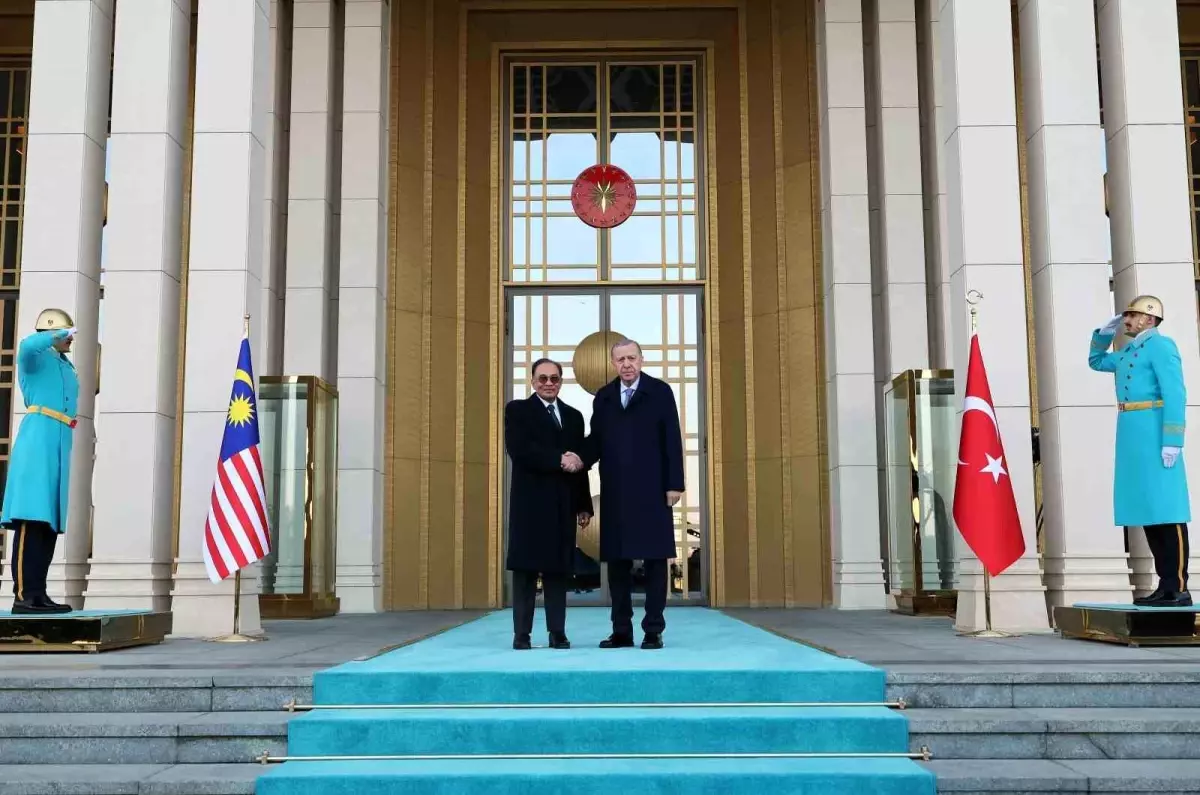 Cumhurbaşkanı Erdoğan, Malezya Başbakanı Enver İbrahim\'i törenle karşıladı