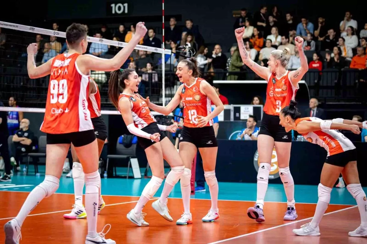 Eczacıbaşı Dynavit, Vero Volley\'yi 3-2 Yendi