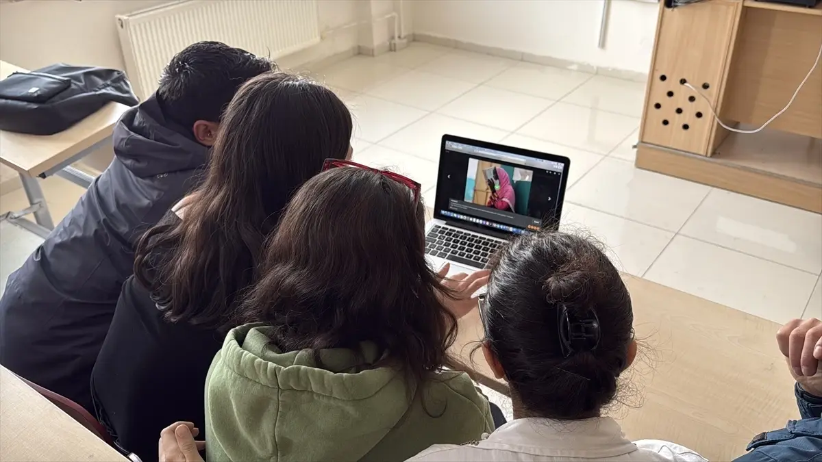 Öğrenciler \'Yılın Kareleri\' Oylamasında