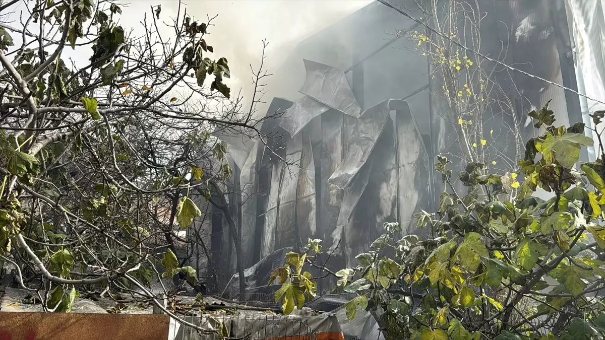 Esenyurt\'ta Depo Yangını