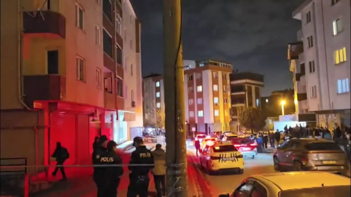 Gebze\'de Bina Tedbir Amaçlı Tahliye Edildi