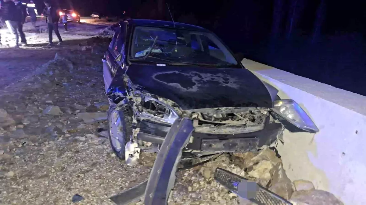 Hisarcık\'ta Trafik Kazası: 2 Yaralı