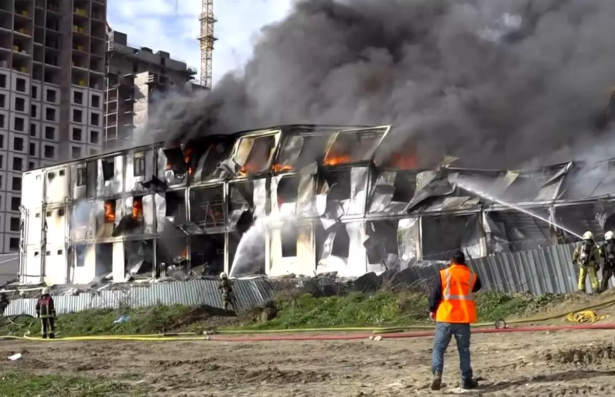 Esenyurt\'ta Konteyner Yangını