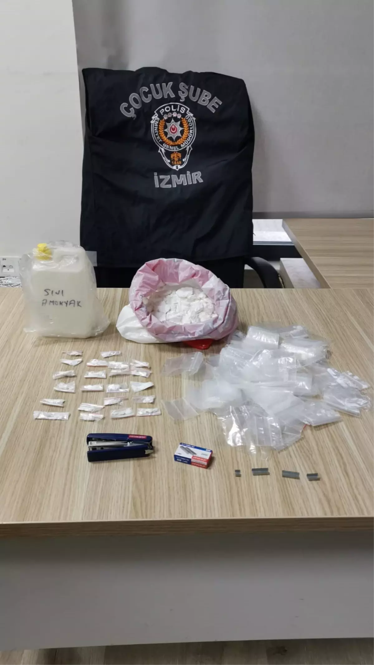 İzmir\'de Uyuşturucu Operasyonu: 650 Gram Kokain Ele Geçirildi