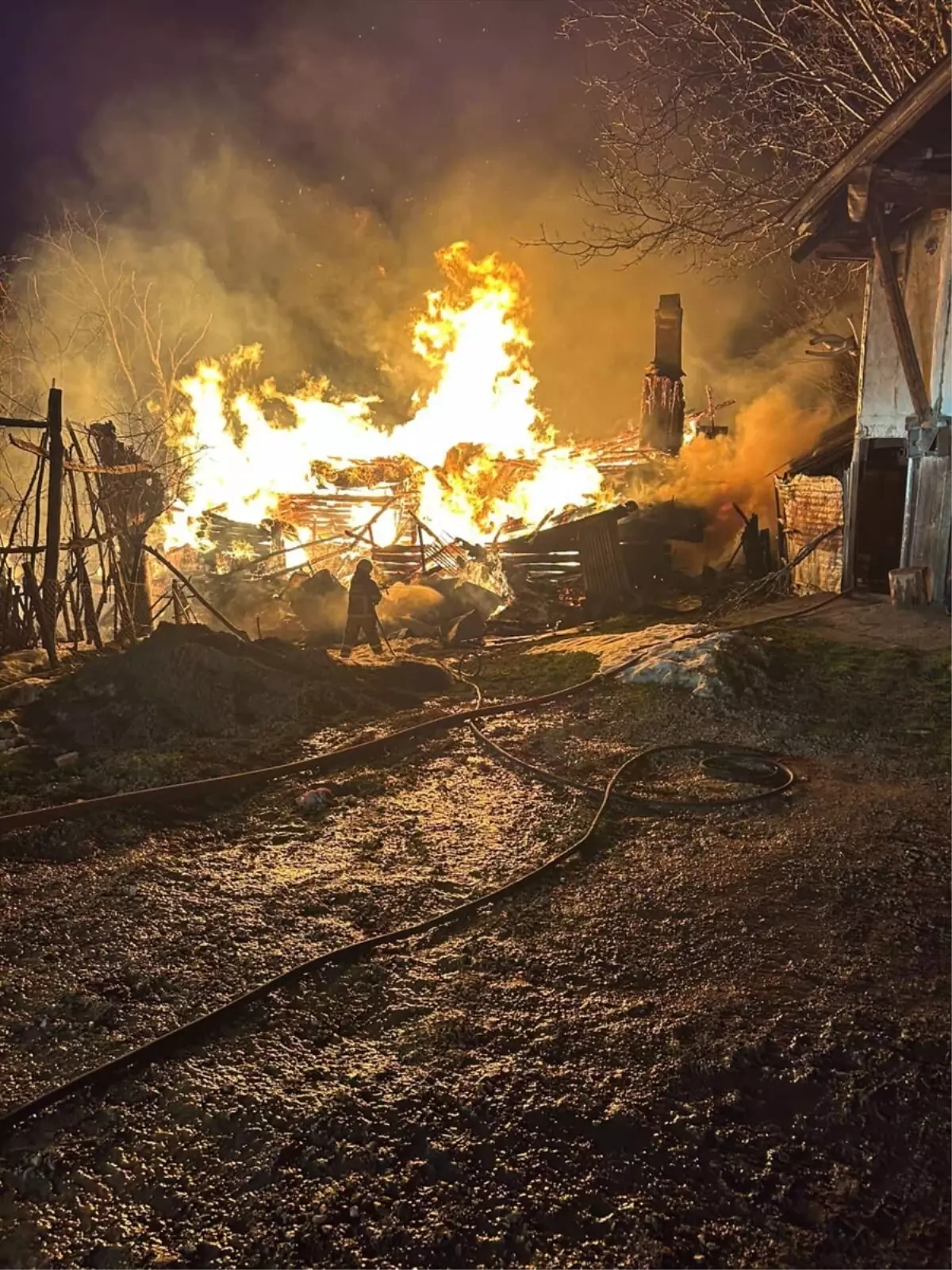 Safranbolu\'da Yangın: Ev Sahibi Yaralandı