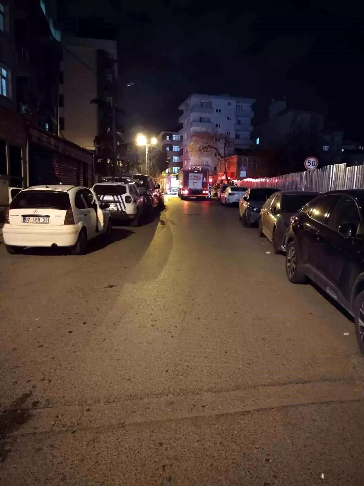 Kartal\'da 5 Katlı Binada Yangın