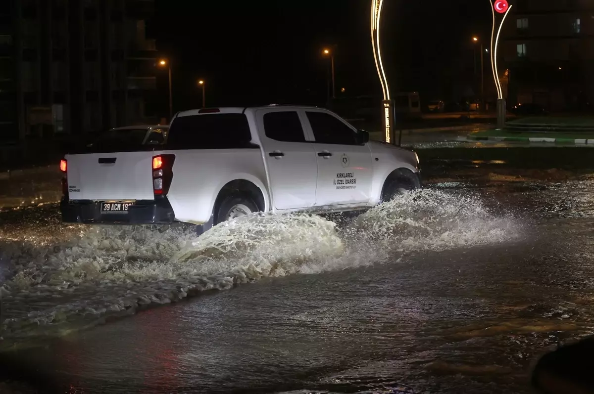 Kırklareli\'nde Şiddetli Sağanak Yağış