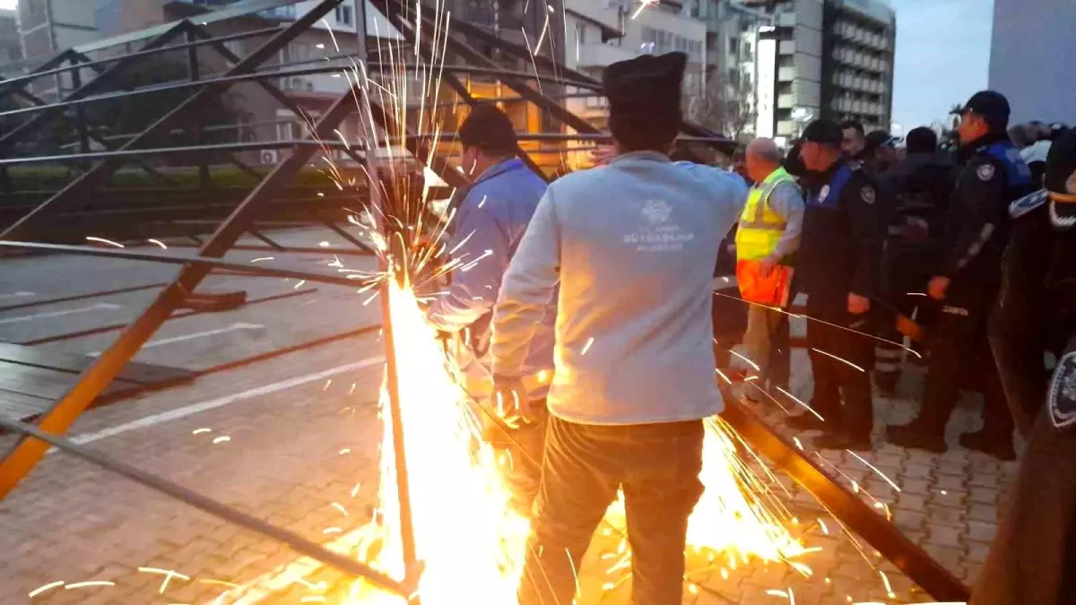Kuşadası Belediyesi Meclis Üyesi Apaydın: "Biz sadece halkımıza verdiğimiz hizmet aksamasın istiyoruz"
