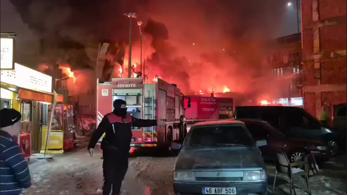 Malatya\'da Konteyner Yangını