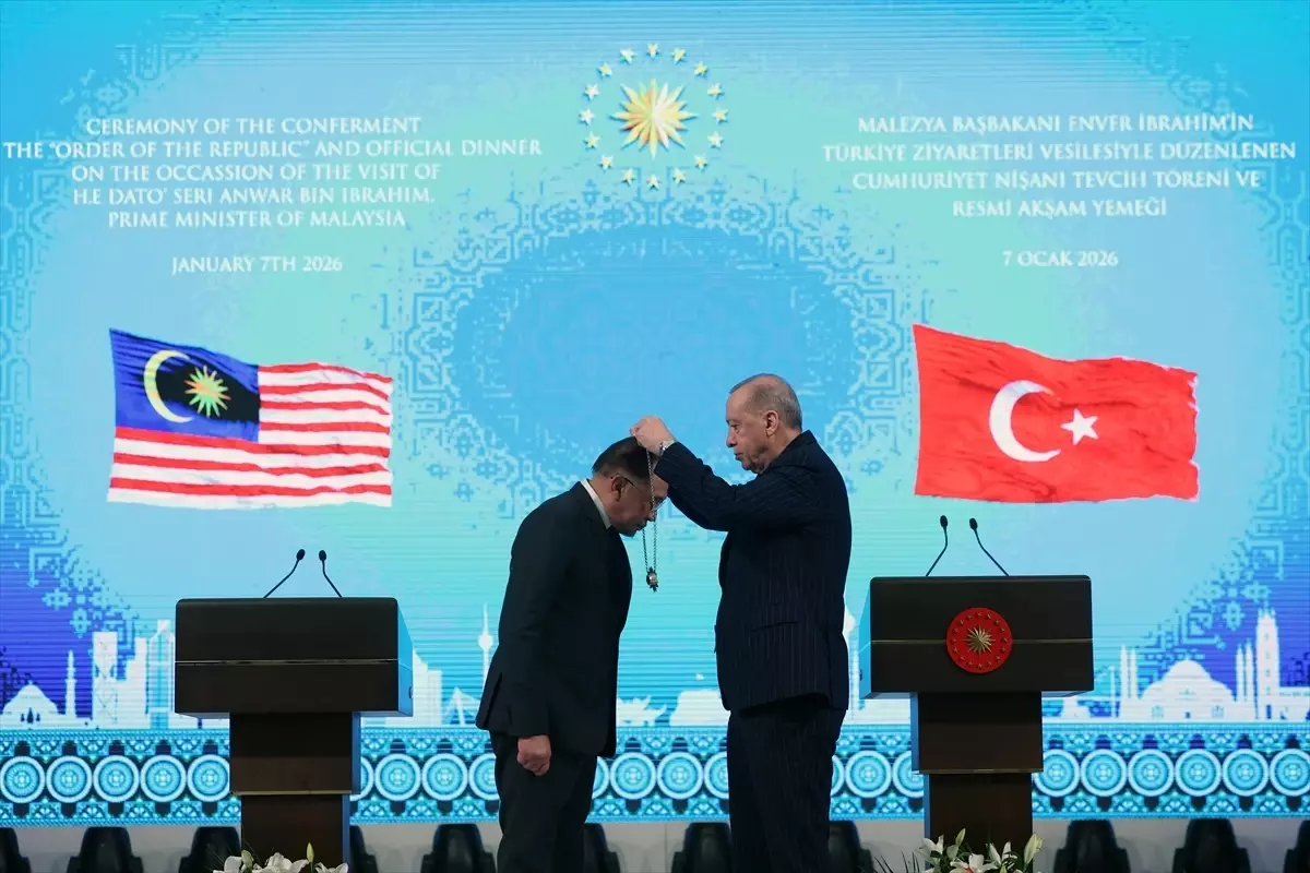 Cumhurbaşkanı Erdoğan\'dan Malezya Başbakanı İbrahim\'e Cumhuriyet Nişanı